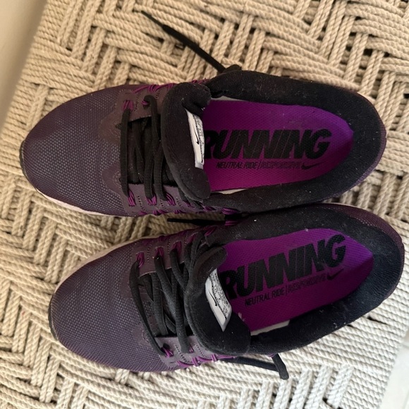 Nike Athletic Shoes - Picture 3 of 9